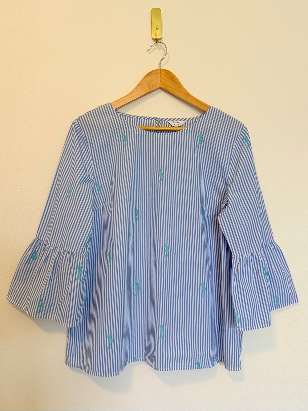 Crown & Ivy 100% cotton Blue Stripe Seahorse Bell Sleeve Blouse Size L - Picture 2 of 9